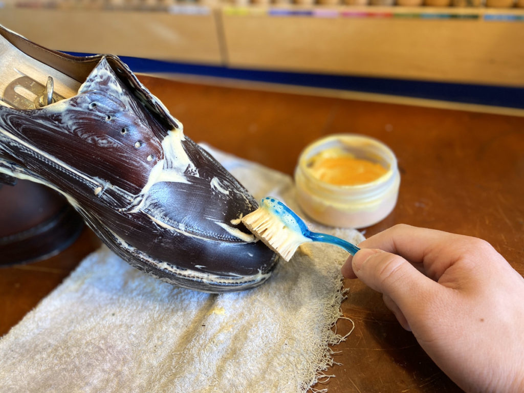 欲しいの サドルソープ 皮脂汚れ シミ カビを強力に落とす 専用スポンジ付き 靴磨き
